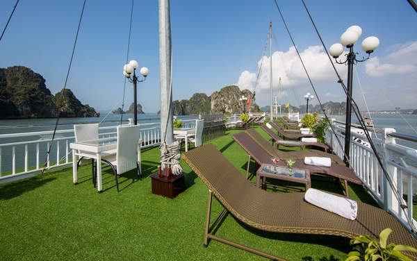 Rooftop Sundeck